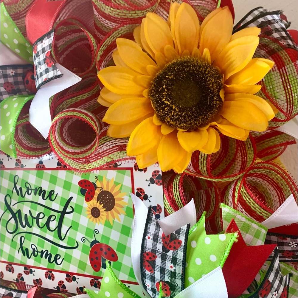 Deco mesh ladybug and sunflower wreath, Home Sweet Home wreath, all occasion - Picture 7 of 9